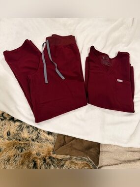 Figs Women's Burgundy Scrub Set